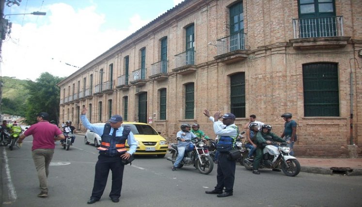 Por órdenes de prestación de servicios fueron vinculados seis alféreces de tránsito en Ocaña, serán los encargados de ejercer control vehicular en la ciudad. / Foto: Cortesía / La Opinión 