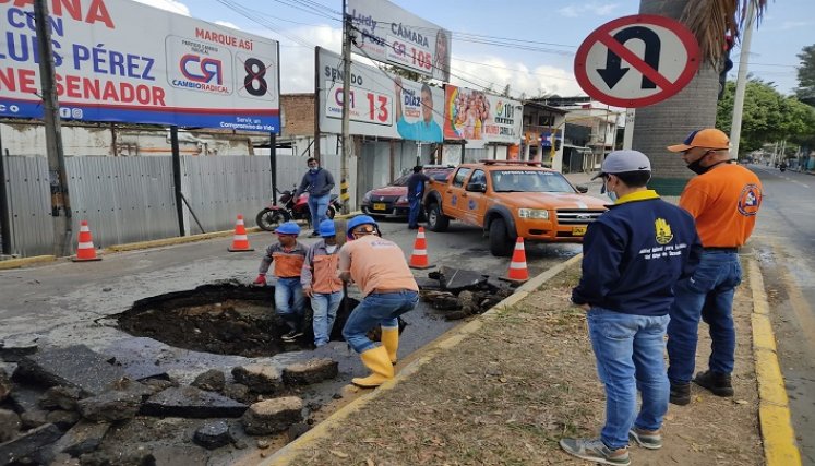 El hundimiento de la calzada en la avenida Francisco Fernández de Contreras prende las alarmas sobre el flujo vehicular del tráfico pesado. Se requiere con urgencia la construcción de una perimetral para Ocaña.