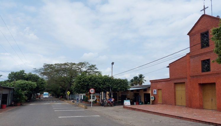 Esa población. a 40 minutos de Cúcuta, ayer tenía varios establecimientos comerciales cerrados.