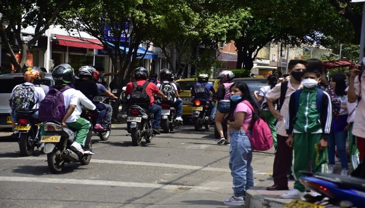 Estudiantes y seguridad vial. / Foto: Pablo Castillo / La Opinión 
