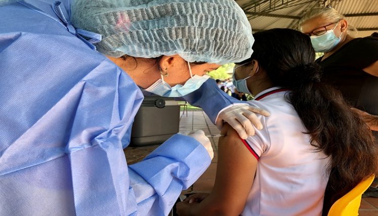 Piden a los ciudadanos acudir masivamente a los puntos de vacunación, para reducir los riesgos de muerte y enfermedad grave por cuenta del coronavirus. / Foto : Cortesía / La Opinión 