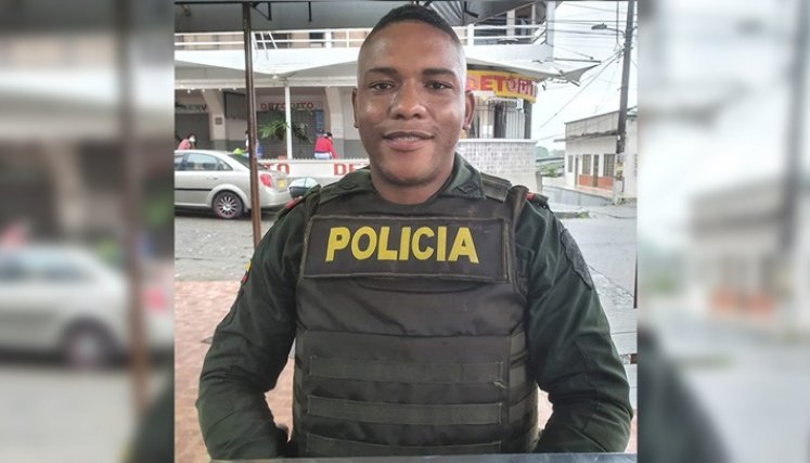 Por francotirador muere policía en San Calixto