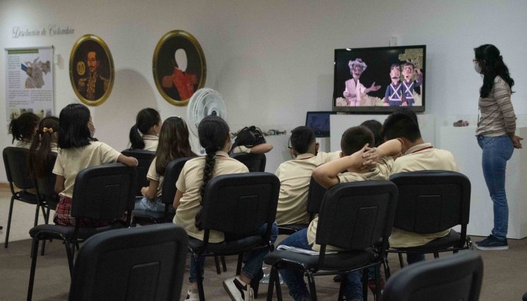 Lo más interesados en conocer las historia son los niños que visitan la exposición. Foto: @cirocastillo