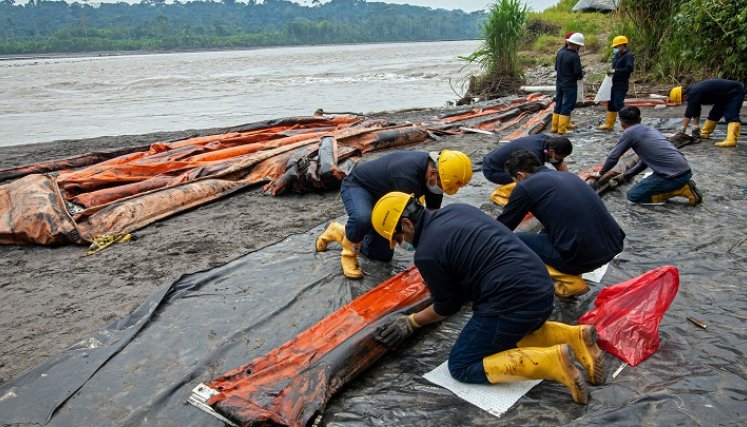 Fuga de petróleo vertió 6.300 barriles en Amazonia ecuatoriana./Foto: AFP