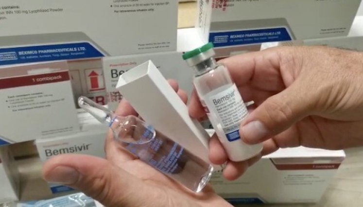 Según el Ministerio de Salud, las vacunas son cerca de dos veces más efectivas en prevenir la enfermedad grave y la muerte, comparado con algunos de estos nuevos medicamentos. 