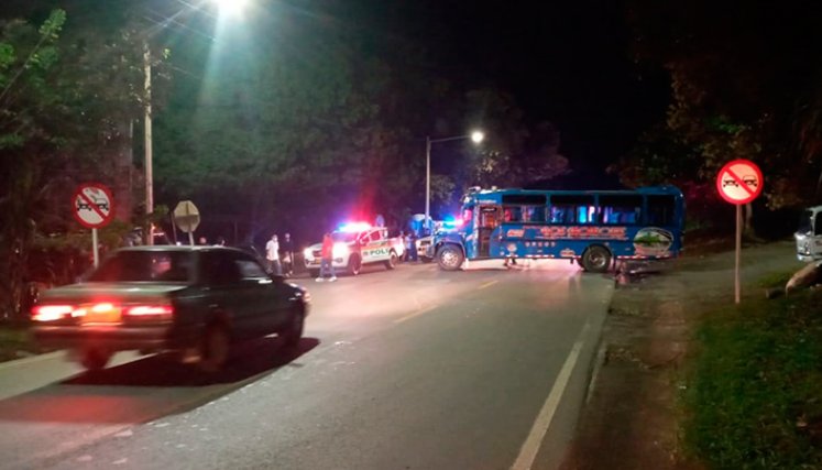 Encapuchados robaron a pasajeros y atravesaron bus en la vía Cúcuta-Pamplona 