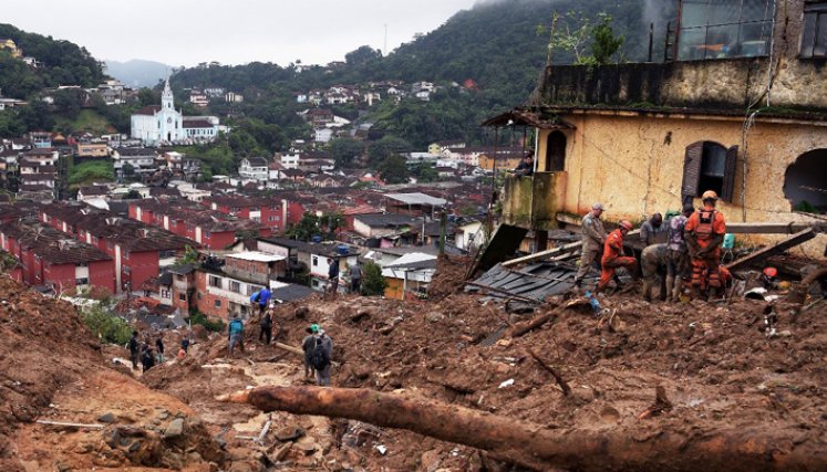 Algunos puntos de Petrópolis recibieron en menos de seis horas hasta 260 milímetros de lluvia, un volumen superior al esperado para todo el mes de febrero, de acuerdo con la agencia meteorológica MetSul. / Foto: AFP 