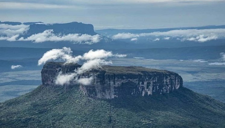 Daño ecológico por fiesta en un Tepuy