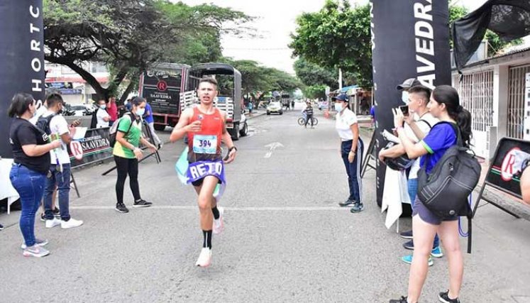 El triatlonista cucuteño Andrés David Ayala Carrillo, comienza la temporada 2022 en San Andrés. 