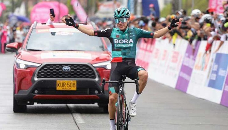 Sergio Higuita estará compitiendo en la Strade Bianche