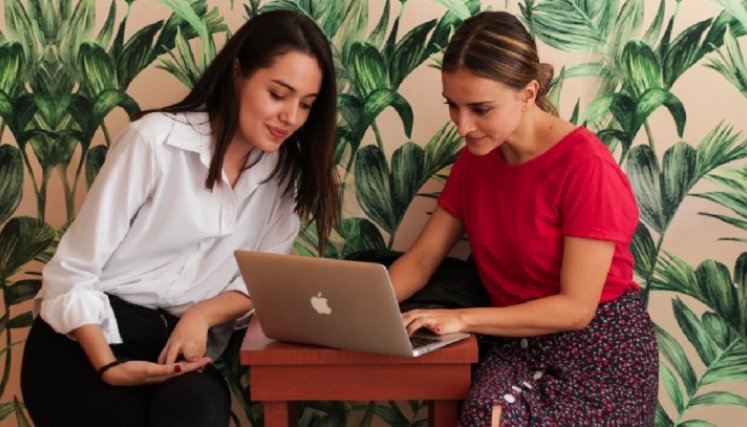 Isabel Martínez y Oriana Godoy, blogueras de moda