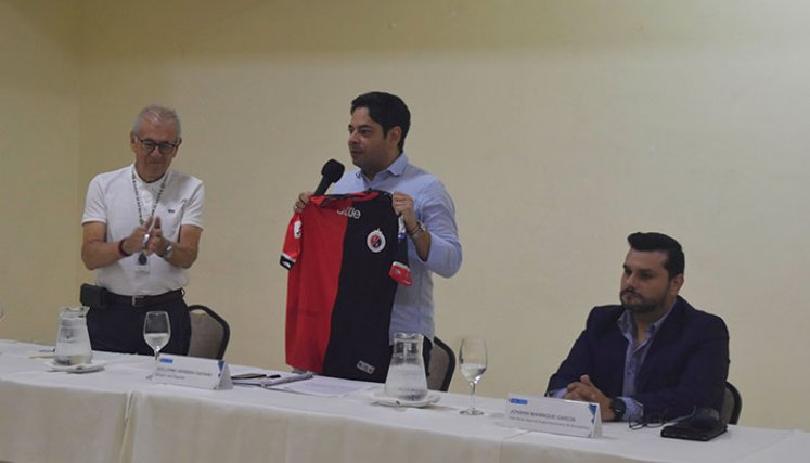 airo Yáñez, alcalde de Cúcuta; Guillermo Herrera, ministro del Deporte y Johann Manrique, juez del concurso. / Foto P. Castillo
