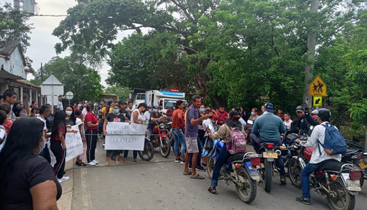 Bloqueos en la vía a Tibú.