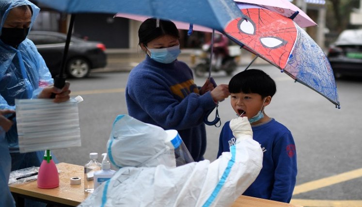 Aumentan casos de COVID-19 en China