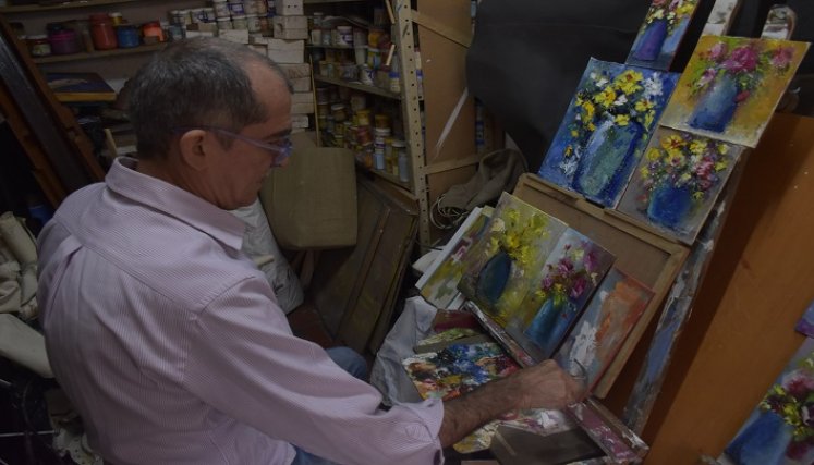 Emilio Quintero, enseña la pintura a domicilio 