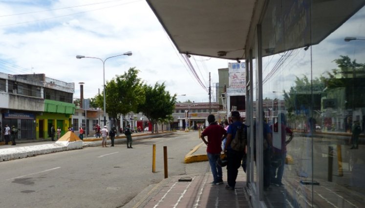 Habitantes e industriales de la frontera padecen por los cortes eléctricos