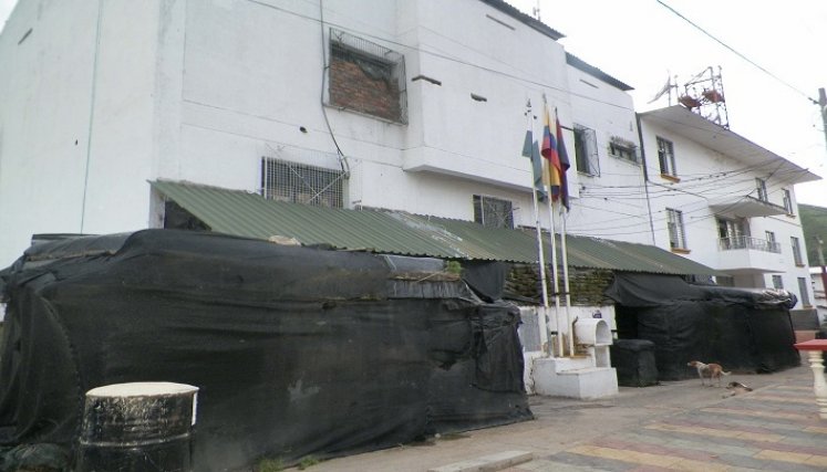 Los hostigamientos a la fuerza pública afecta a la población civil.