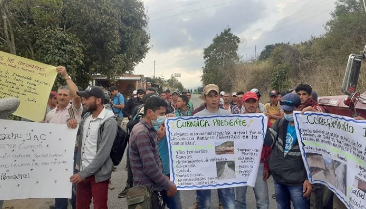 Campesinos bloquean la carretera que conduce hacia el municipio de La Playa de Belén, reclaman mayor atención a la malla vial secundaria y terciaria.