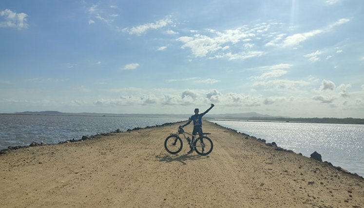 Sebastián Manrique, ciclista aficionado.