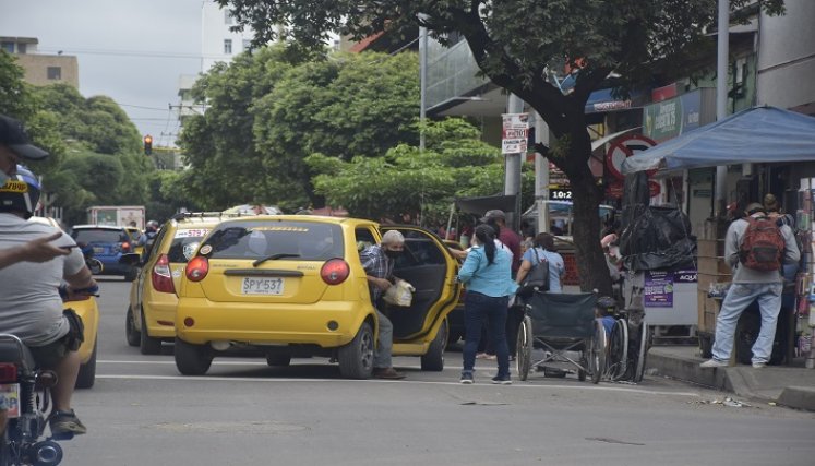 La meta para el 2030 es reducir en un 40%, la prestación ilegal e informal del servicio de transporte. / Foto: Pablo Castillo / La Opinión 