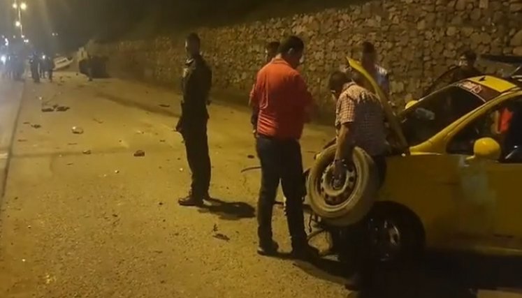 Aparatoso accidente de tránsito en el Anillo Vial Oriental en Los Patios./Foto: internet