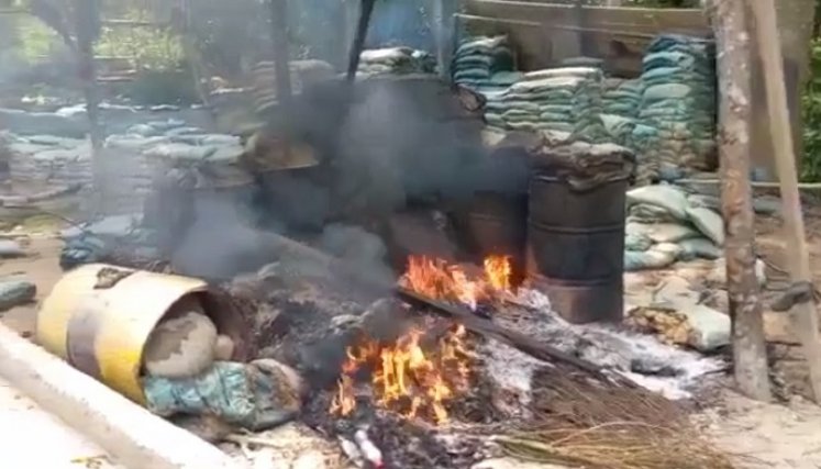Quemaron y destruyeron garitas de la base militar.