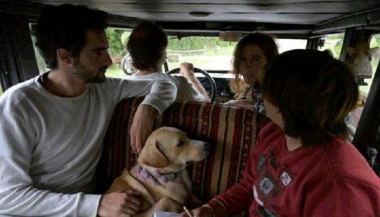En un auto de 1928, familia argentina llega a casa tras 22 años de viaje./Foto: AFP