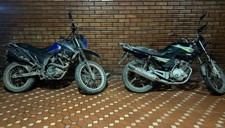 Dos motos también fueron incautadas en el operativo.
