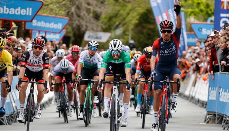Daniel Felipe Martínez ganó la cuarta etapa de la Vuelta al País Vasco. 