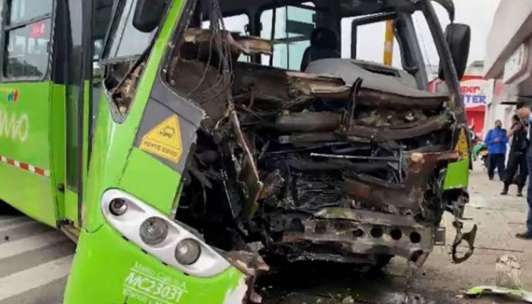 "El semáforo estaba en verde": conductor del MIO que chocó contra carro de Freddy Rincón