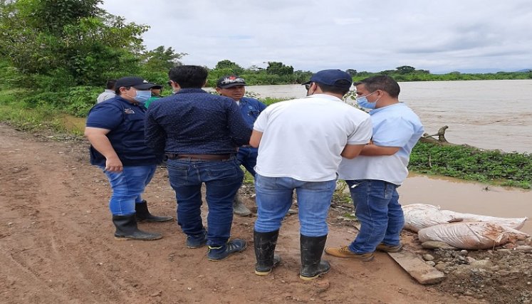 Buena Esperanza, verificación del nivel de las aguas en el río Zulia. 