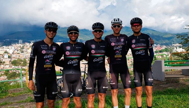 Team Saavedra 2022 en la Vuelta a Zamora. 
