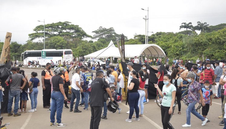 Jornada masiva de entrega de PPT para los migrantes. 