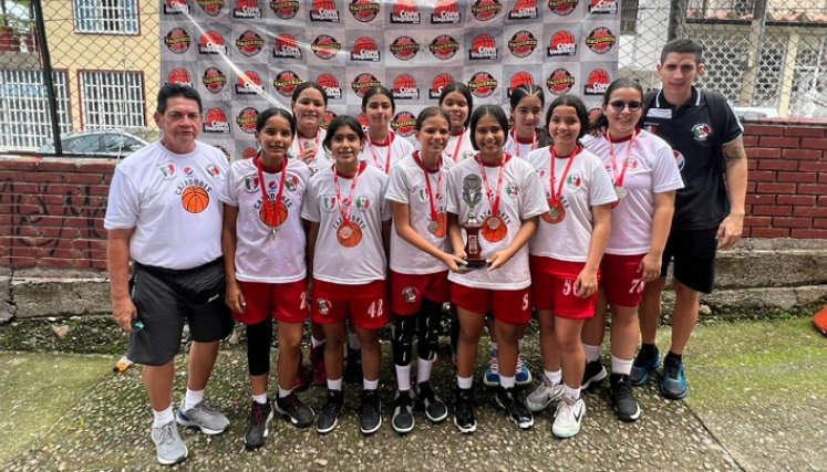 Los deportistas dieron todo en la cancha. FOTO: Cortesía Escuela de Baloncesto Cazadores