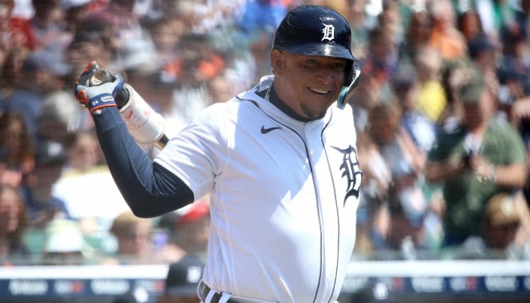 Miguel Cabrera, estrella de los Tigres de Detroit, se convirtió en el primer beisbolista venezolano en conectar 3.000 hits en las Grandes Ligas de béisbol, una hazaña que solo han logrado 33 jugadores en la historia.