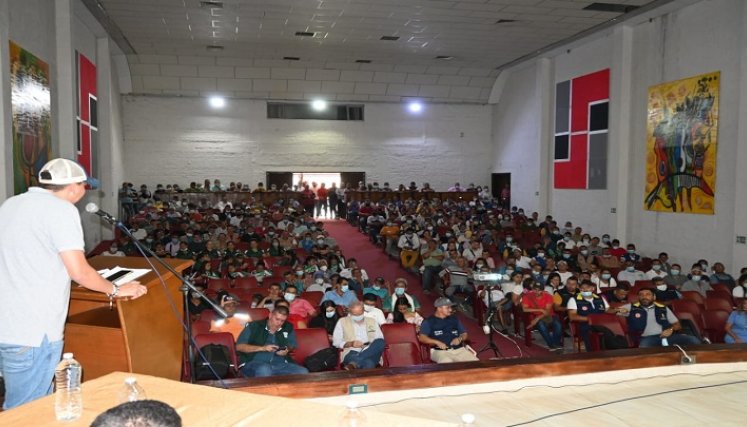 Se revisan los estudios técnicos para la construcción del muro de contención y remediar falla geológica en Convención. / Foto: Cortesía / La Opinión 