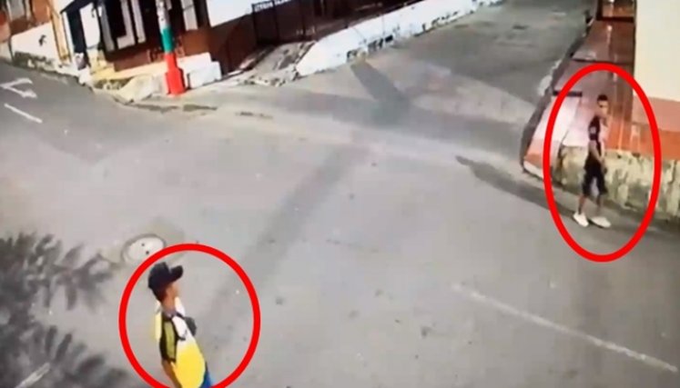 En uno de los videos que tiene la Fiscalía se puede ver a los que participaron en la quema del taxi del 25 de abril.