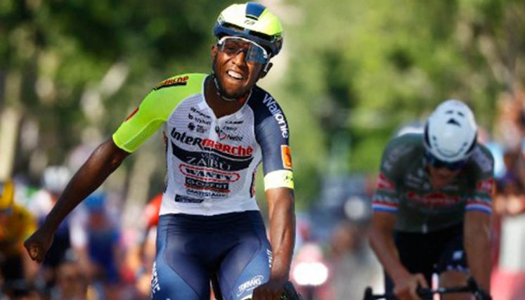 Gana la primera etapa del Giro 