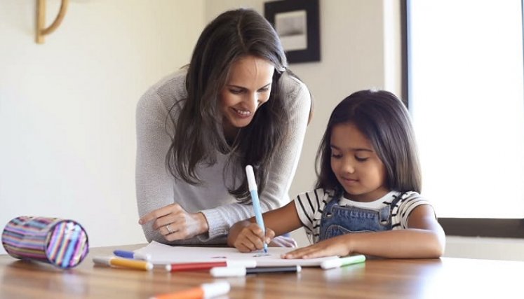 El compromiso de los padres es clave, para que apoyen a sus hijos con la organización de sus tiempos. 