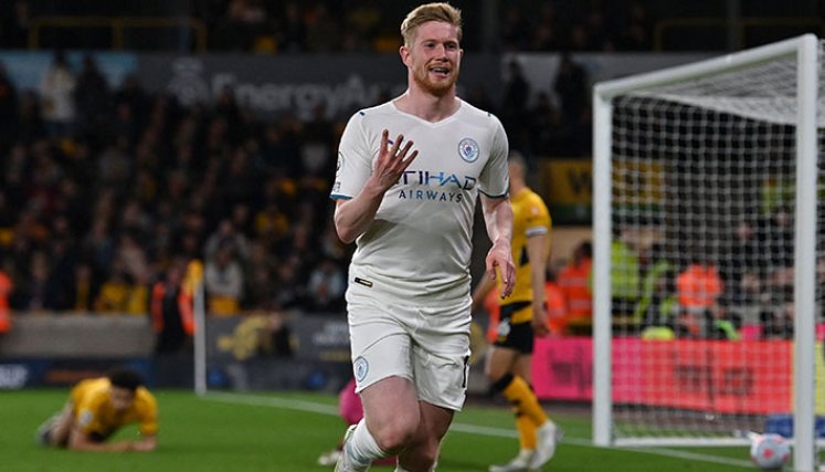 Kevin DeBruyne marcó cuatro goles en la victoria del City 5-1 ante el Wolves. AFP