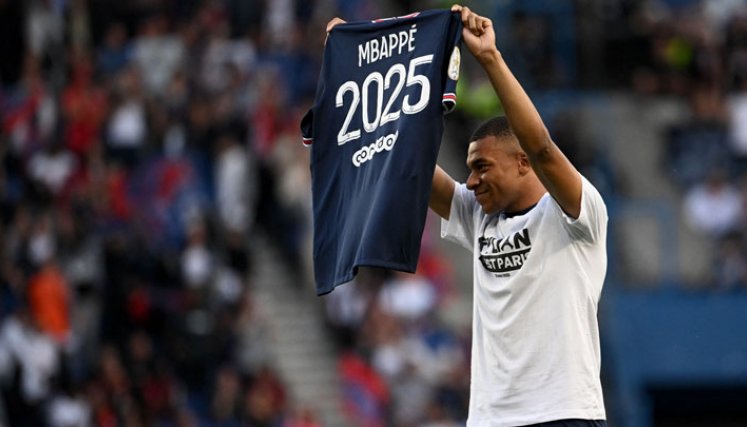 Mbappé seguirá en el PSG hasta 2025