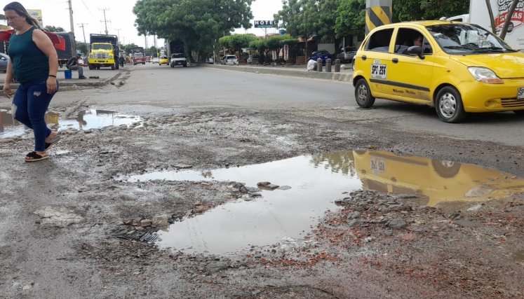 La avenida Panamericana lleva más de ocho años en el abandono./Foto Pablo Castillo/La Opinión
