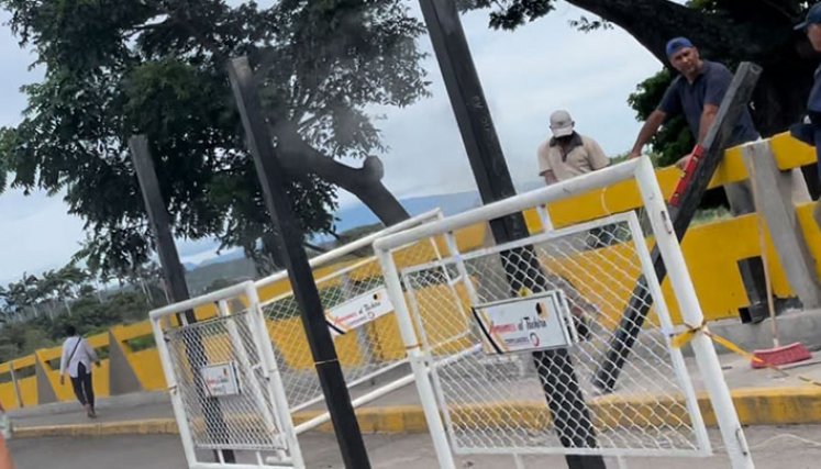 Túnes en el Puente Internacional Simón Bolívar
