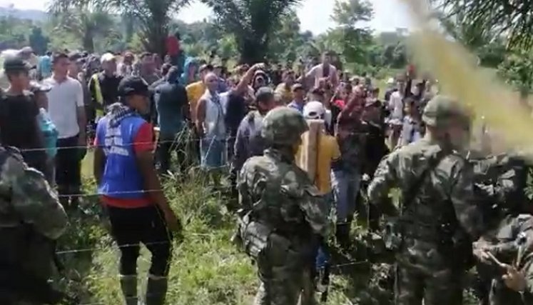 Los soldados tuvieron que caminar durante 4 kilómetros.
