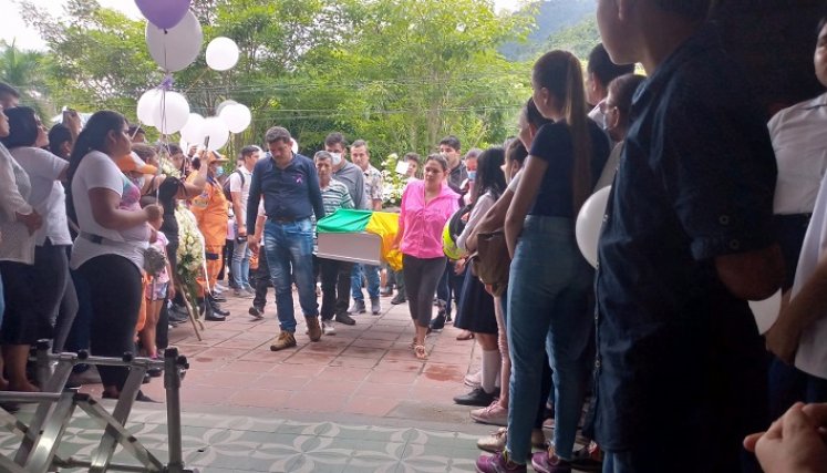 Sepelio de niña asesinada.