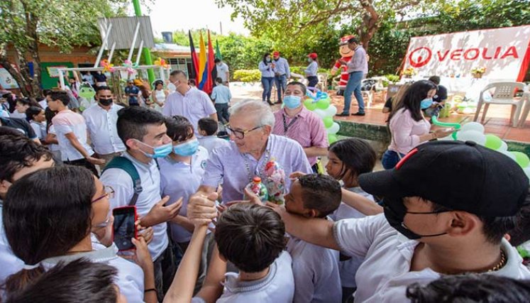 Colegio Daniel Jordán se sumó a la campaña Botellitas con Amor/foto cortesía