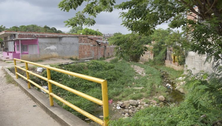Una de las problemáticas es el colector de aguas lluvias que requiere canalización completa. /Foto: Pablo Castillo/La Opinión