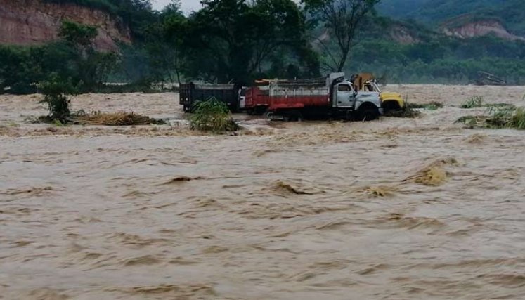 Mineros ilegales extraen material de arrastre del río Zulia./Foto cortesía
