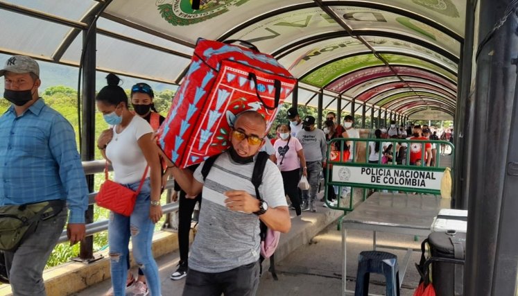 En promedio entraron y salieron por el puente Simón Bolívar unas 18 mil personas./Foto Orlando Carvajal