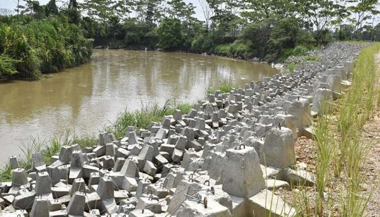 Corponor construyó una barrera para prevenir las inundaciones en Agua Clara/Foto cortesía